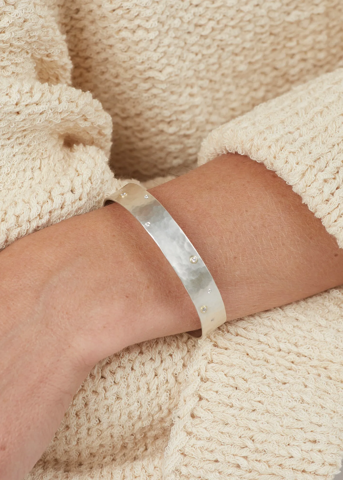 Seven Stone Raven Cuff