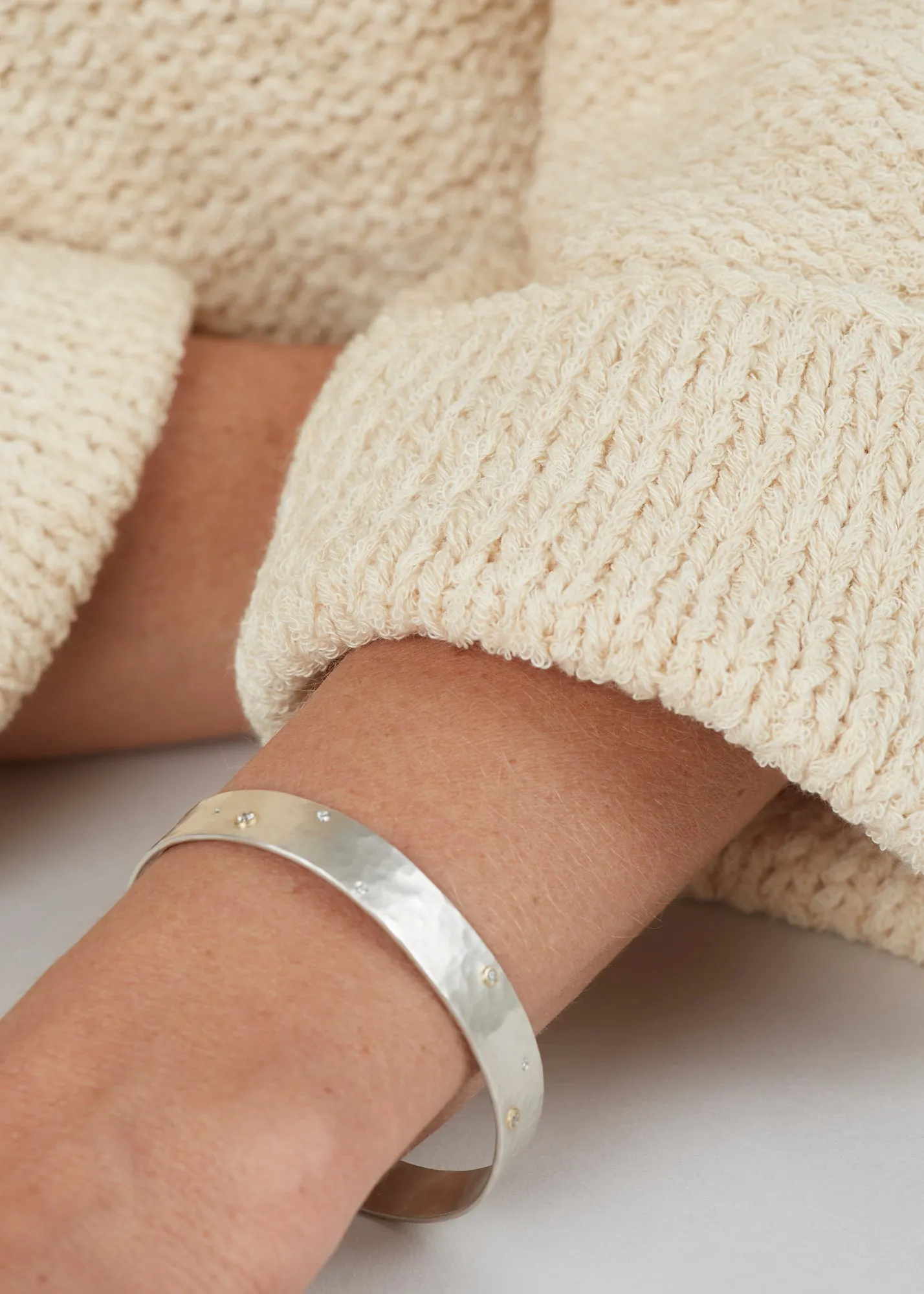 Seven Stone Raven Cuff