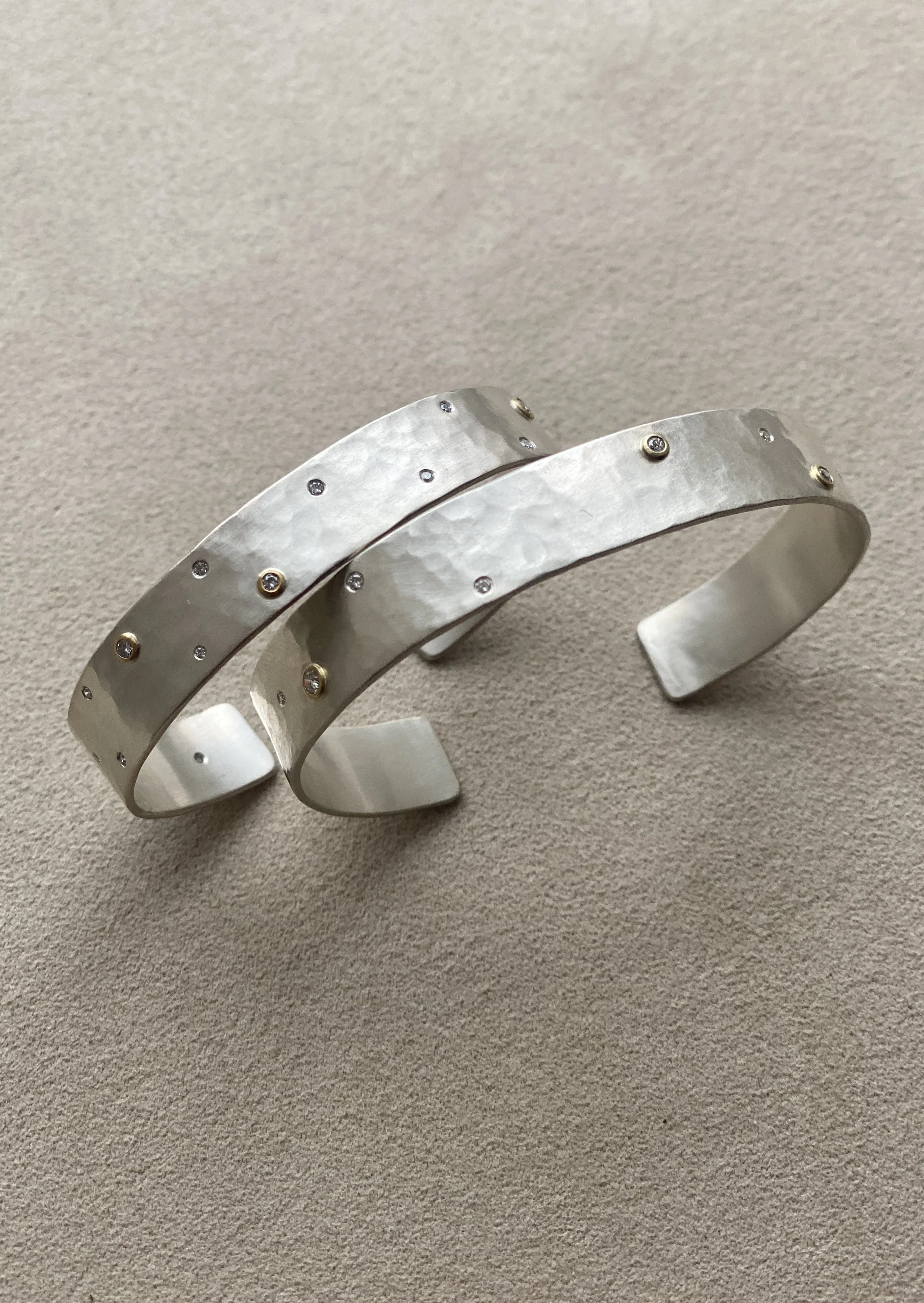 Seven Stone Raven Cuff