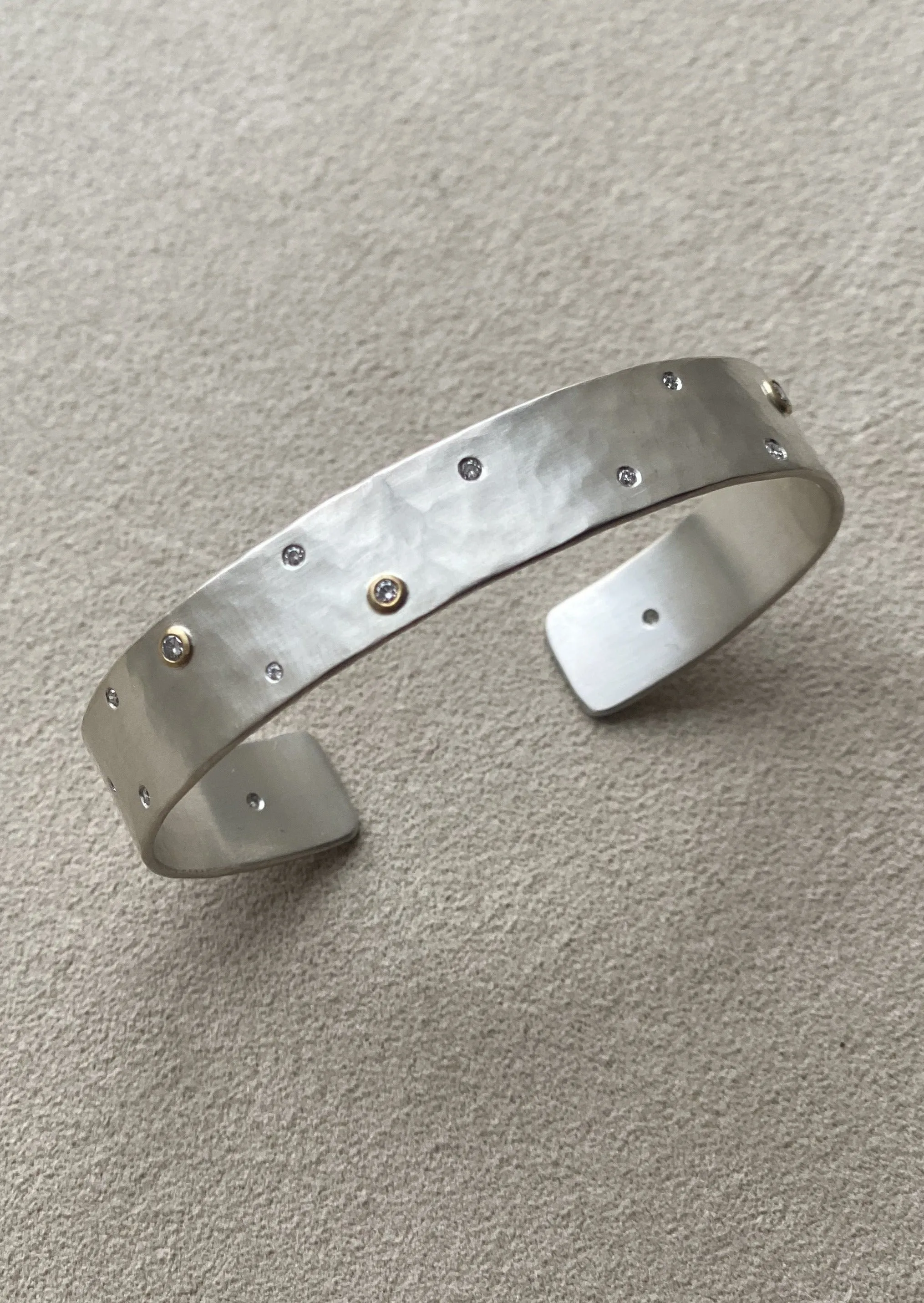 Seven Stone Raven Cuff