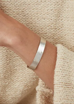 Seven Stone Raven Cuff